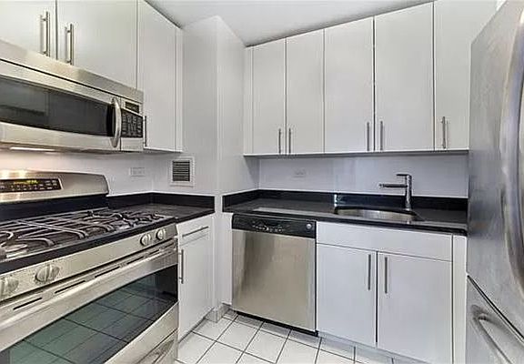 4th image of 330 E 38th St APT 30F