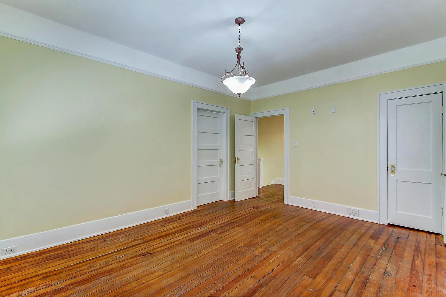 3 bed, $1,975 — Photo 4