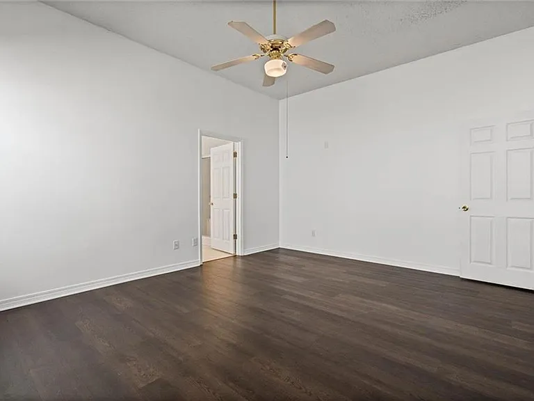1263 Smithfield Rd E — Photo 12