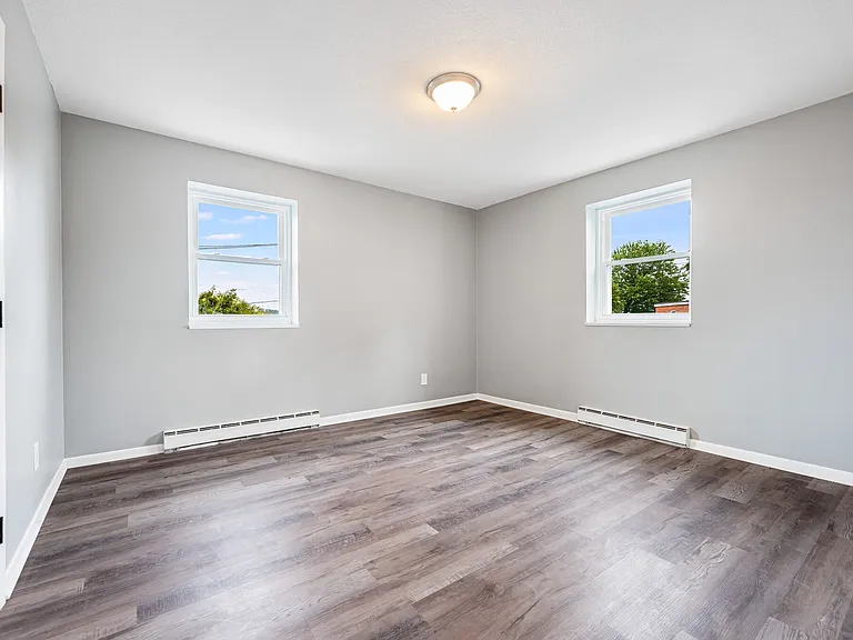 16 Waldemar Ave #206 — Photo 6