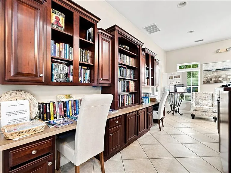 3204 Village Ln — Photo 46