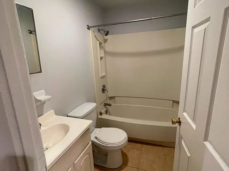 1732 W Diamond St #1 — Photo 4