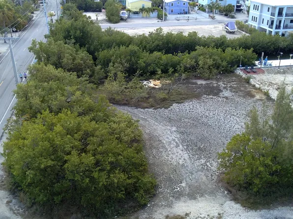 27460 W Indies Dr, Ramrod Key, FL 33042
