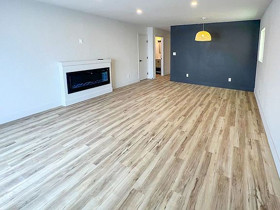3rd image of 4739 Point Loma Ave #A