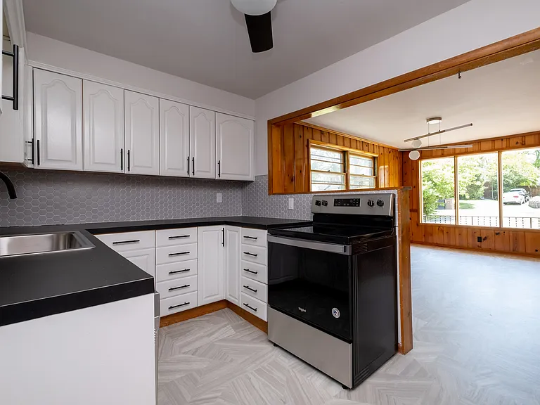 1021 Maynor Ave — Photo 11