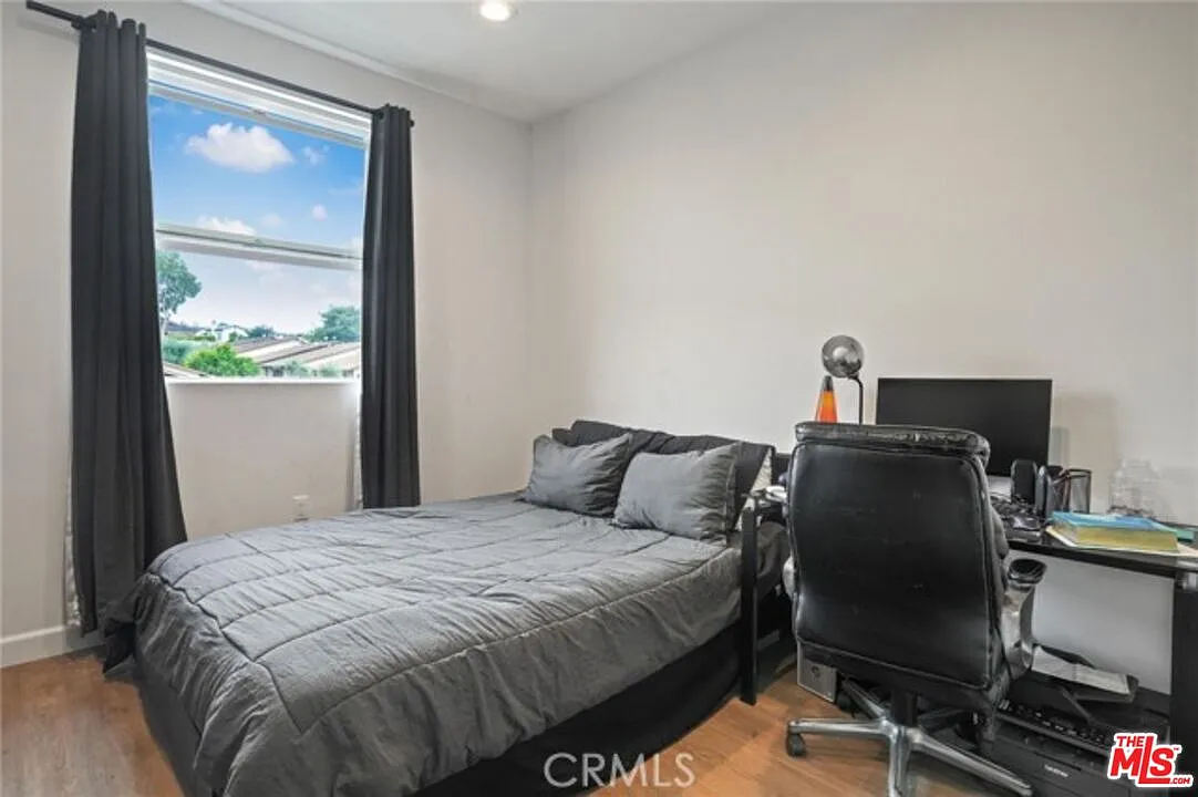 4 bed, 3.5 bath, 2200 sqft, $5,600 — Photo 2