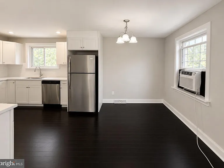 256 W Beidler Rd — Photo 8