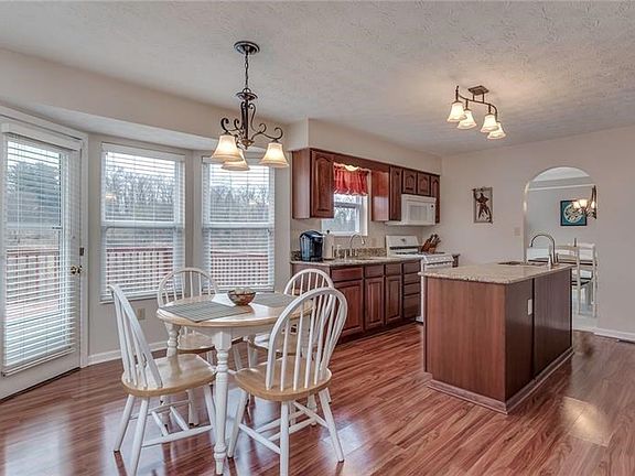 2nd image of 803 Kingston Dr