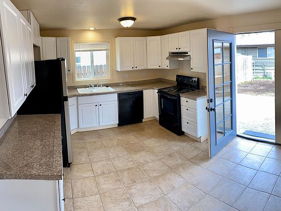 2nd image of 1010 N Clover Dr