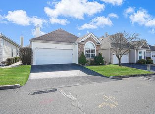 460 Leisure Dr, Ridge, NY 11961