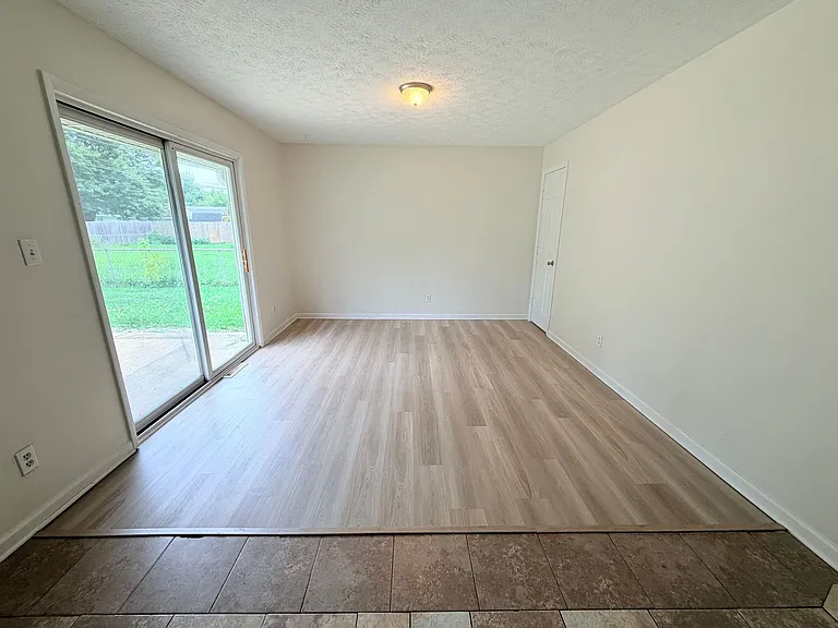 845 Middle Dr — Photo 6