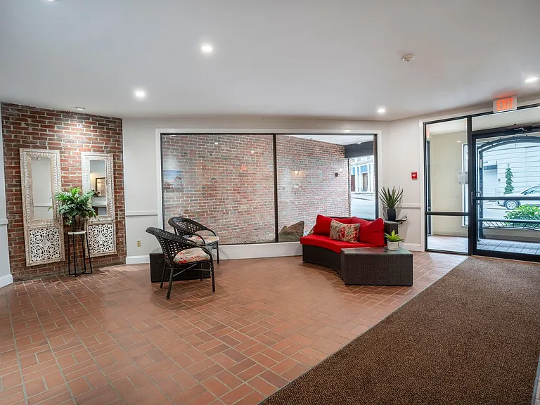 112 Franklin St #C8 — Photo 4