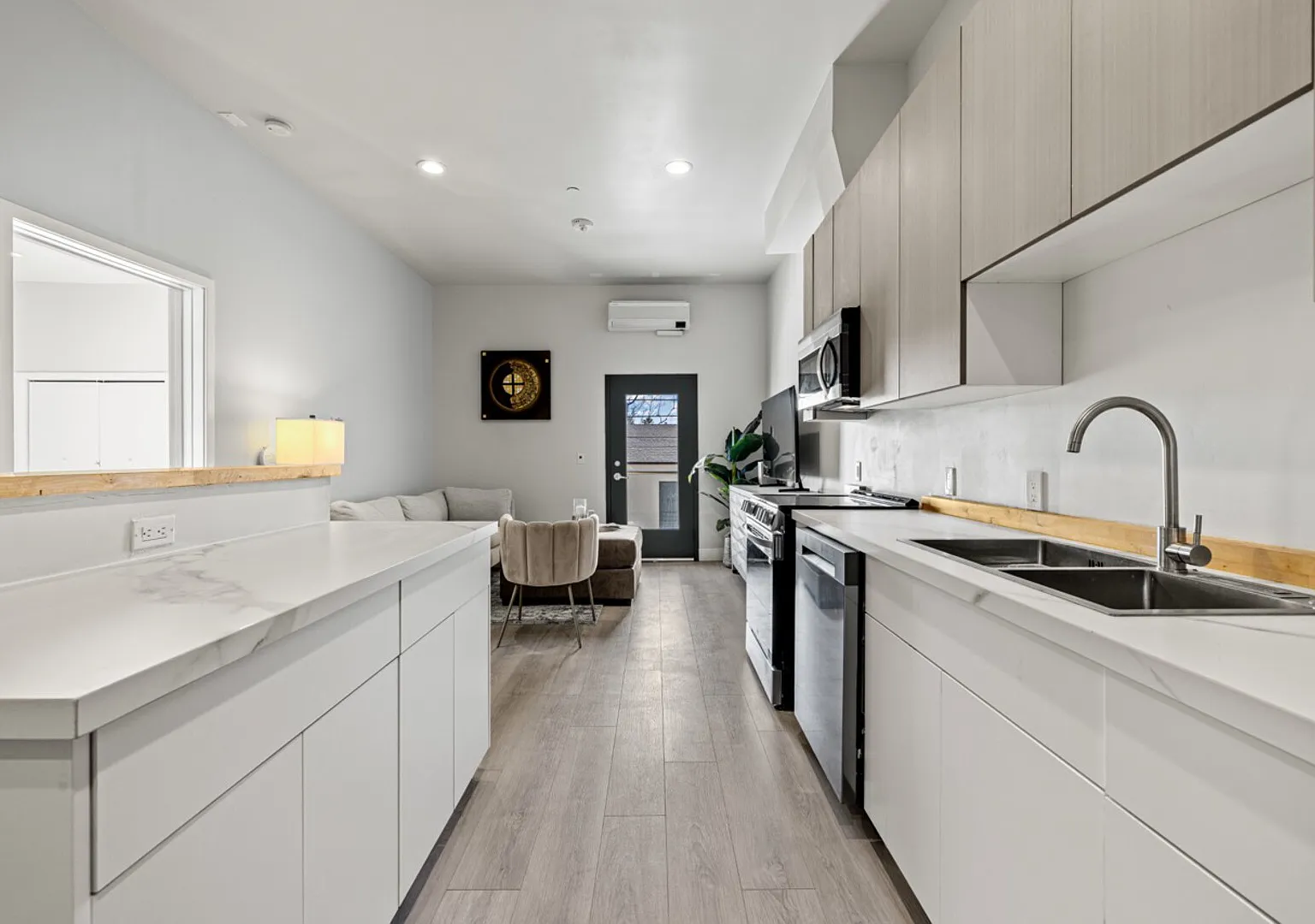 S19 Modern new apartment in Midtown — Photo 2