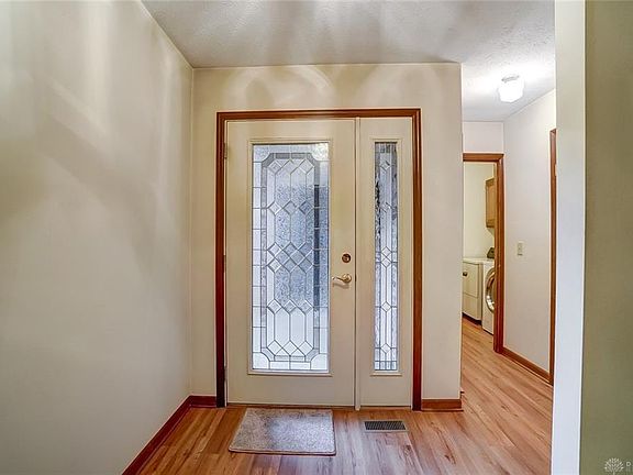 5th image of 785 Hidden Cir