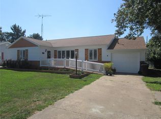 4 6th St, Carrollton, IL 62016