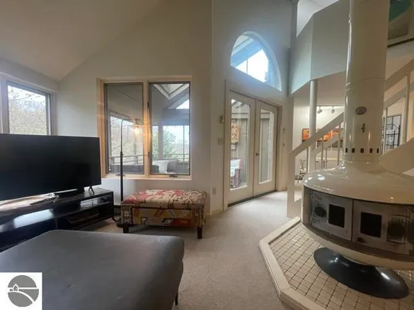 13 Hawks NE, Glen Arbor, MI 49636