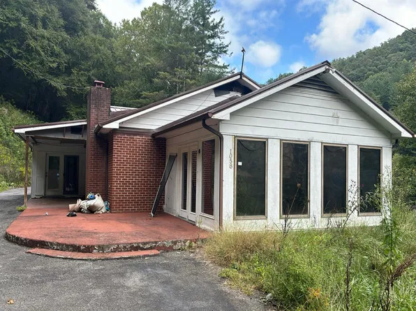 1058 Squire Branch Rd, Grundy, VA 24614