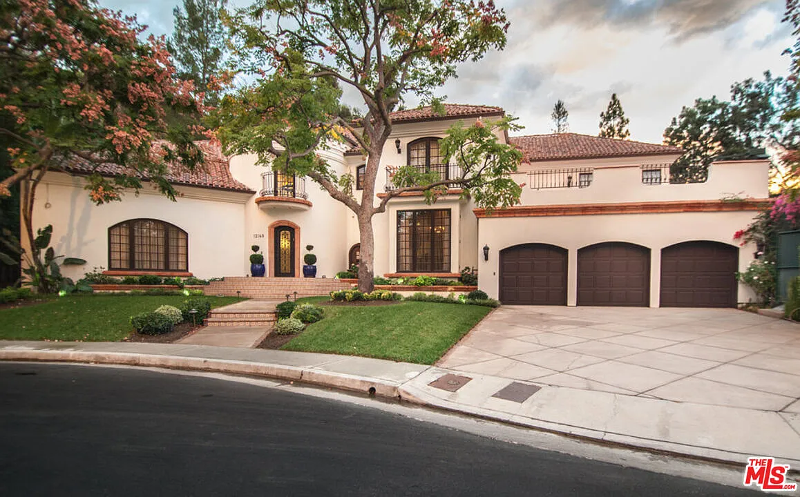 6 bed, 5.5 bath, 9600 sqft, $60,000 — Photo 1