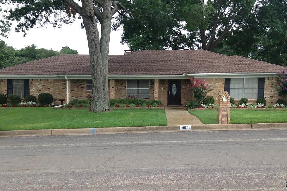 1st image of 404 Carriage Dr