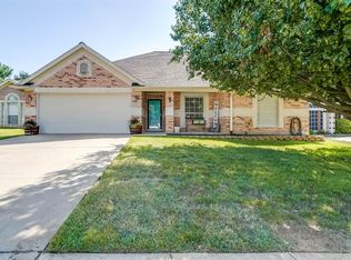 920 Rolling Meadows Dr, Burleson, TX 76028