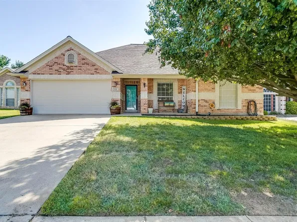 920 Rolling Meadows Dr, Burleson, TX 76028