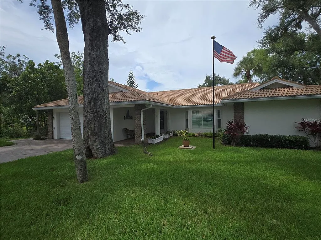 3 bed, 2.0 bath, 1798 sqft, $3,000 — Photo 1