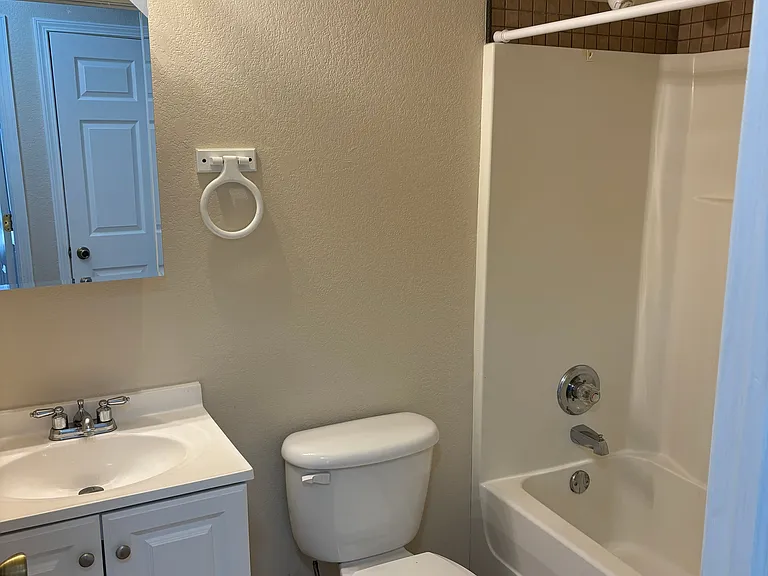 129 E Ella St #129 — Photo 8