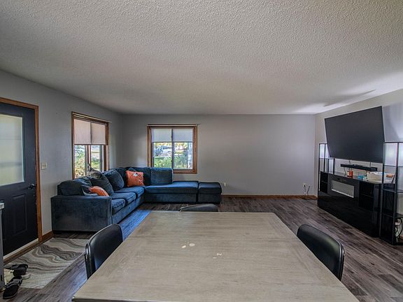 5th image of 908 9th St NE