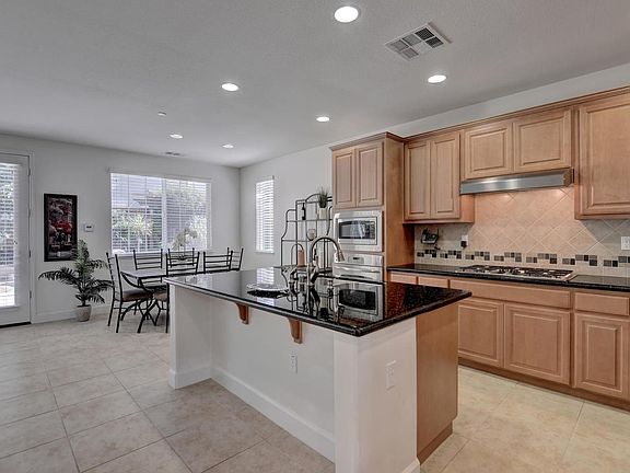 3rd image of 1421 Sunrise Dr