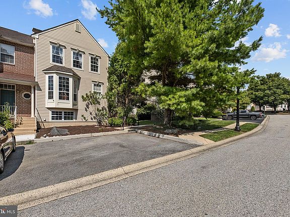 2nd image of 413 Woodstock Ln