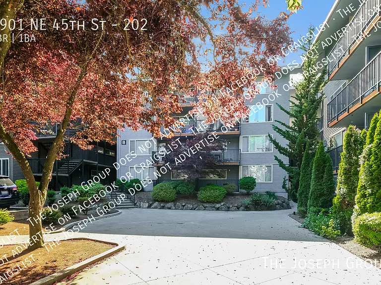 Laurelhurst — Photo 1