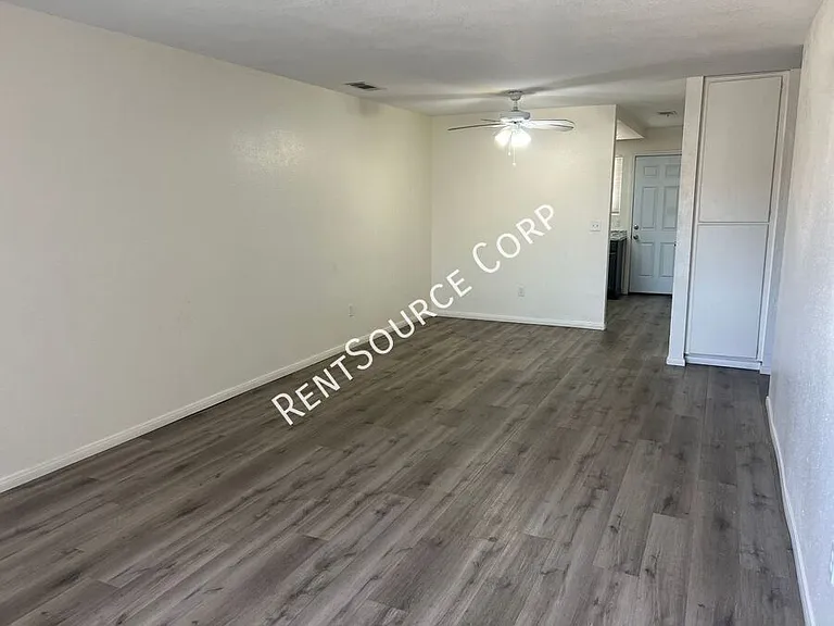 1131 Barstow Rd #B — Photo 3