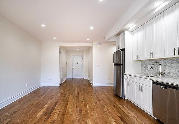 4th image of 27 W 96th St APT 5H