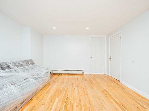 5th image of 440 Lafayette Ave #5