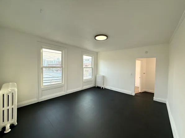 10 Wards Ln APT 4, Albany, NY 12204