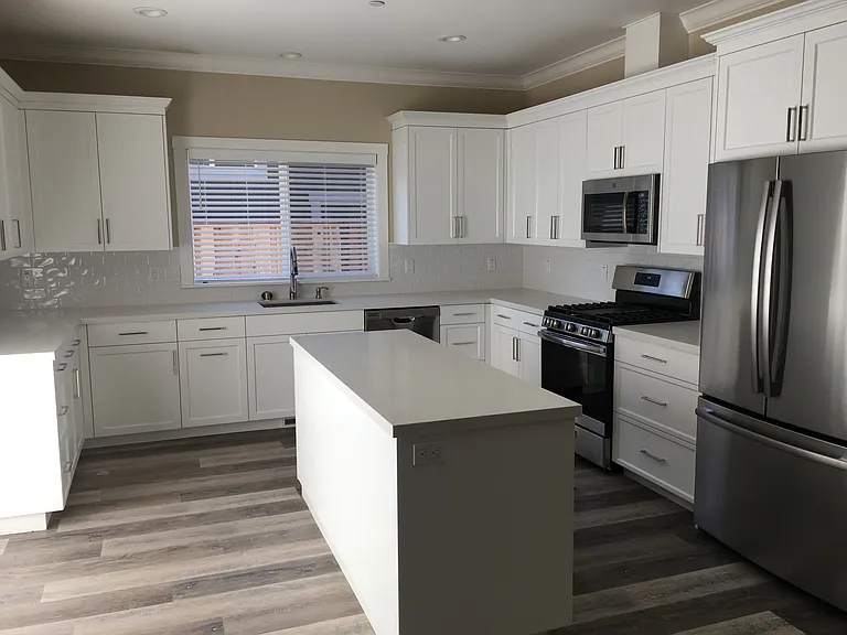 All-gas kitchen, quartz countertops, stainless appliances, and a large island.