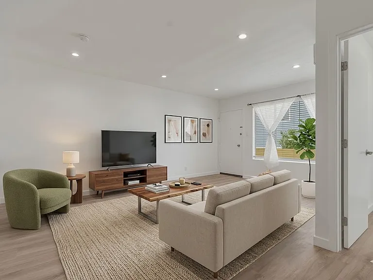 1827 N Van Ness Ave #6 — Photo 2