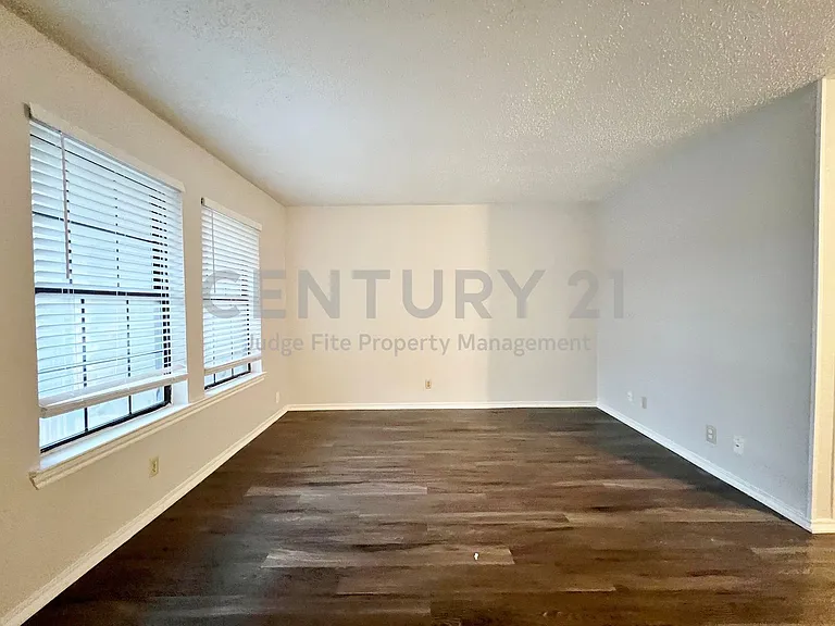 1108 N Elm St #10 — Photo 7