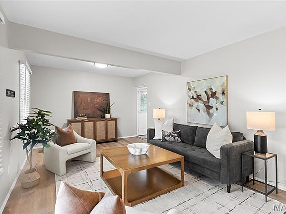 4th image of 2193 Farnham Ln