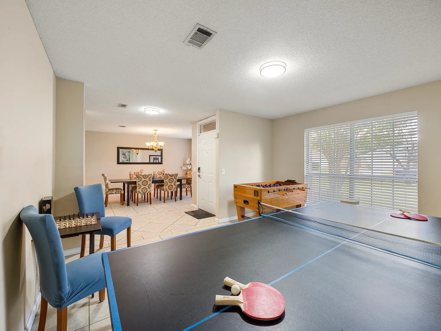 4 bed, 2401 sqft, $3,100 — Photo 3