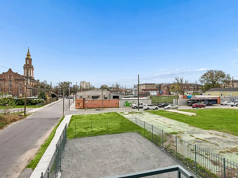 2050 Clio St — Photo 19