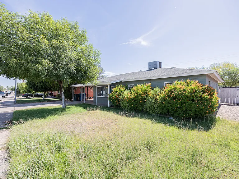6521 N 19th Dr — Photo 3