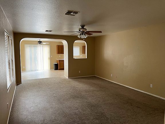 Family Room1_08232023