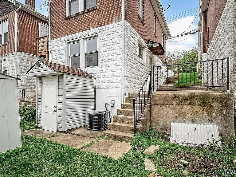 709 Dammert Ave — Photo 19