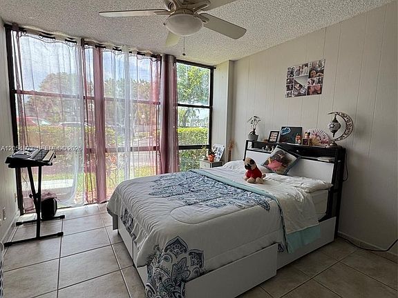 2nd image of 1000 Parkview Dr APT 107