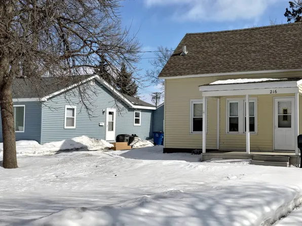 216 15th St N, Moorhead, MN 56560