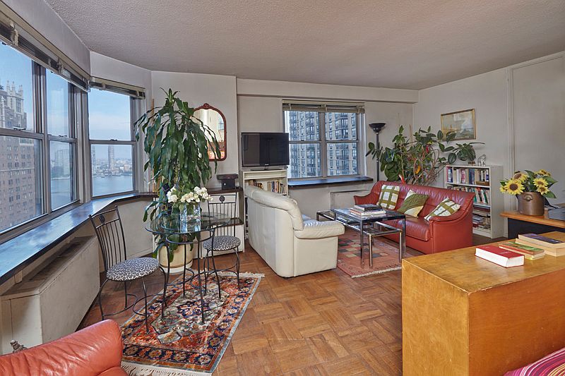 2nd image of 300 E 40th St APT 21H