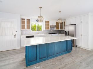 22149 Victory Blvd, Woodland Hills, CA 91303