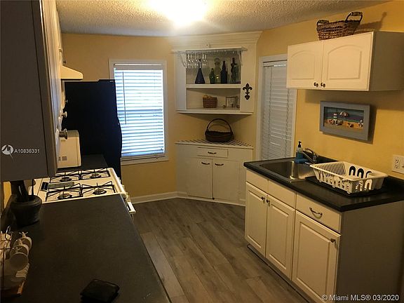2nd image of 3589 Franklin Ave Unit 1