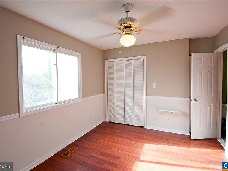 1566 Garden Ct — Photo 15